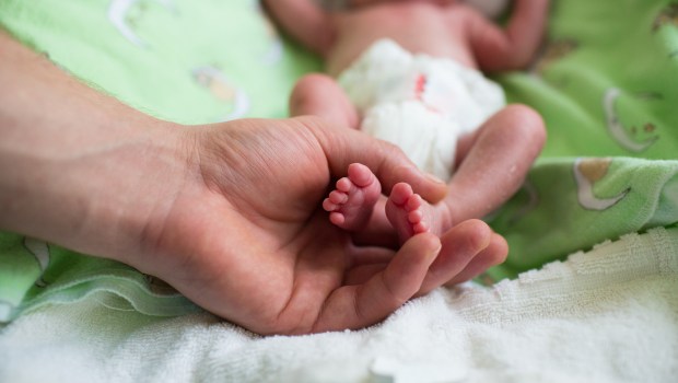 Dad premature baby