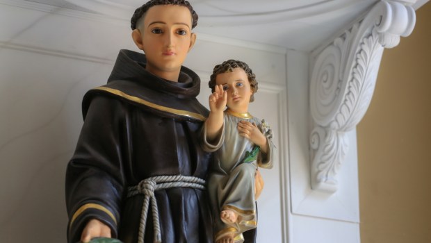 Saint Anthony with Child Jesus Statue