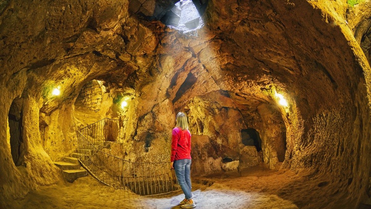 Derinkuyu-cave-underground-city-Cappadocia-Turkey-.Travel-background.jpg