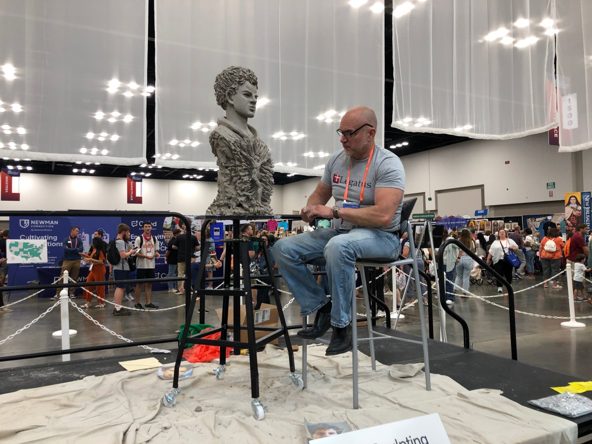 (Slideshow) Timothy Schmalz, Carlo Acutis at Eucharistic Congress
