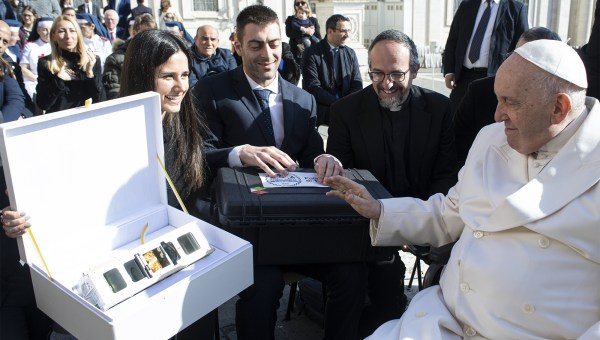 Pope-Francis-blesses-the-nano-book-Vatican-Media