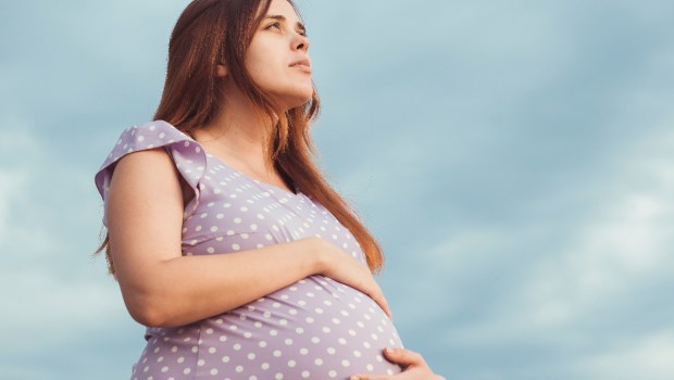 mom-pregnant-worried-