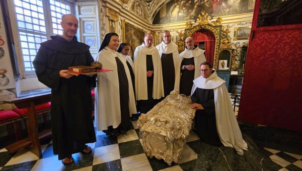 Corner Item Image - St. Teresa’s relics on rare public display, 510 years after her birth