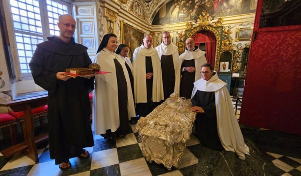 Corner Hero Image - St. Teresa’s relics on rare public display, 510 years after her birth