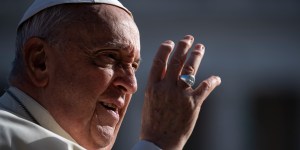 Pope interrupts catechesis to plea for those crossing deserts, oceans