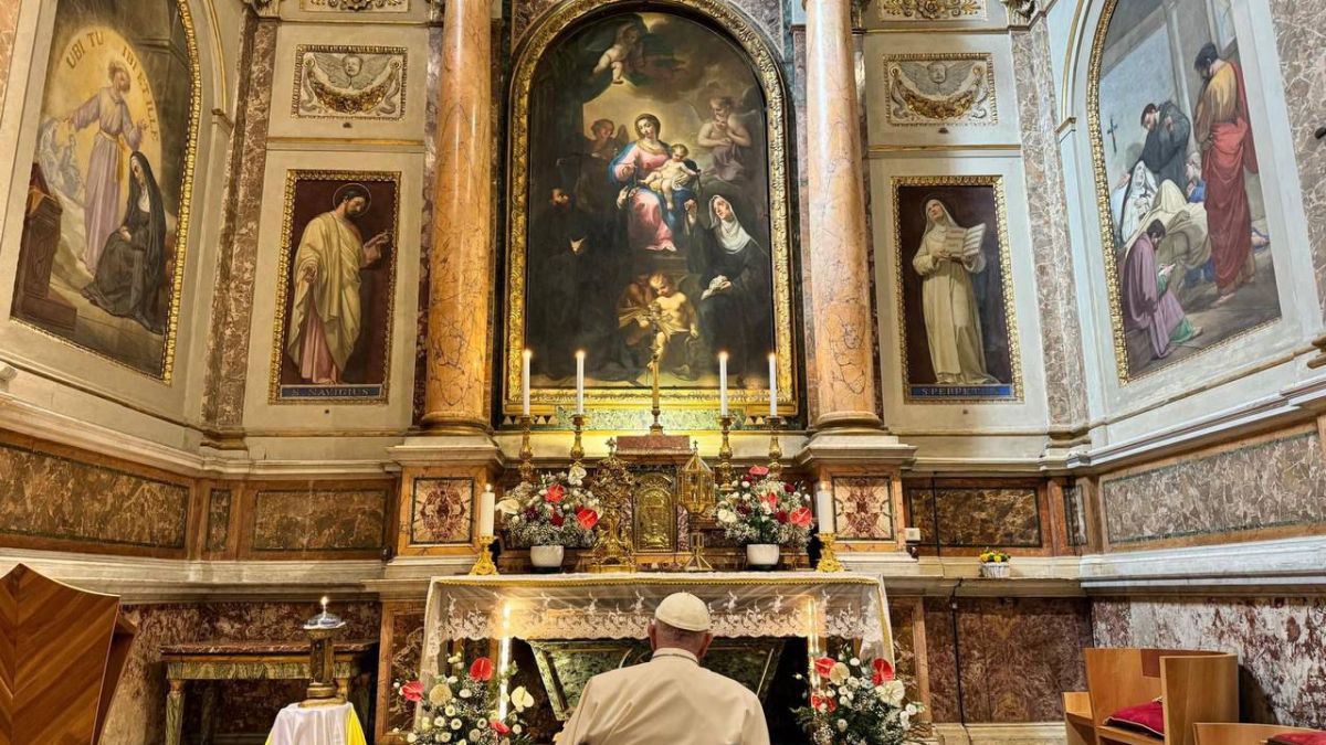 Pope-Francis-visited-the-Church-of-Saint-Augustine-in-Rome