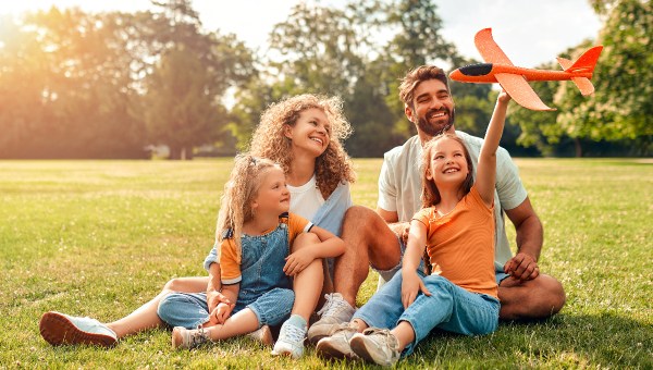 mom-dad-children-family-
