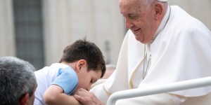 Live life as a pilgrimage, Pope urges youth