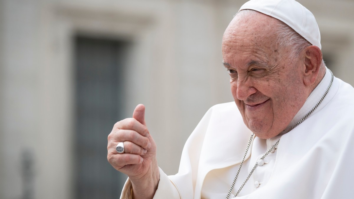 Pope Thump up