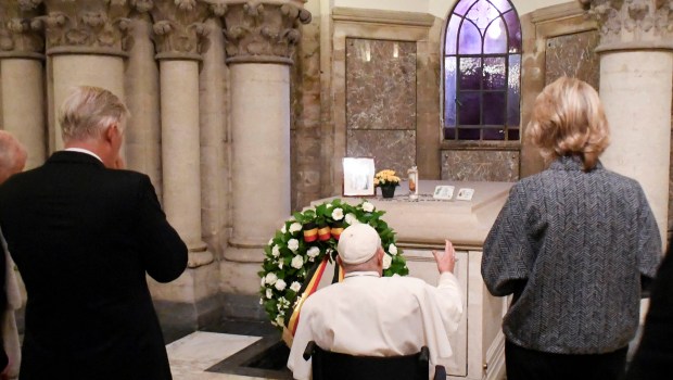 Pope Francis (C), Belgian King Philippe (L) and Queen Mathilde (R) visiting the royal crypt, below the Church of Notre-Dame de Laeken, where the tombs of many members of the Royal House of Belgium are gathered, in Laeken.