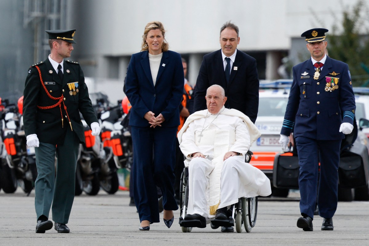 Pope-Francis-Belgian-Minister-of-Interior-Annelies-Verlinden-Melsbroek-air-base-Brussels
