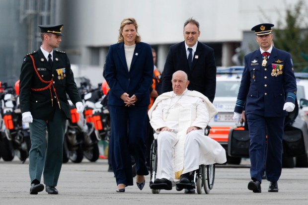 Pope-Francis-Belgian-Minister-of-Interior-Annelies-Verlinden-Melsbroek-air-base-Brussels