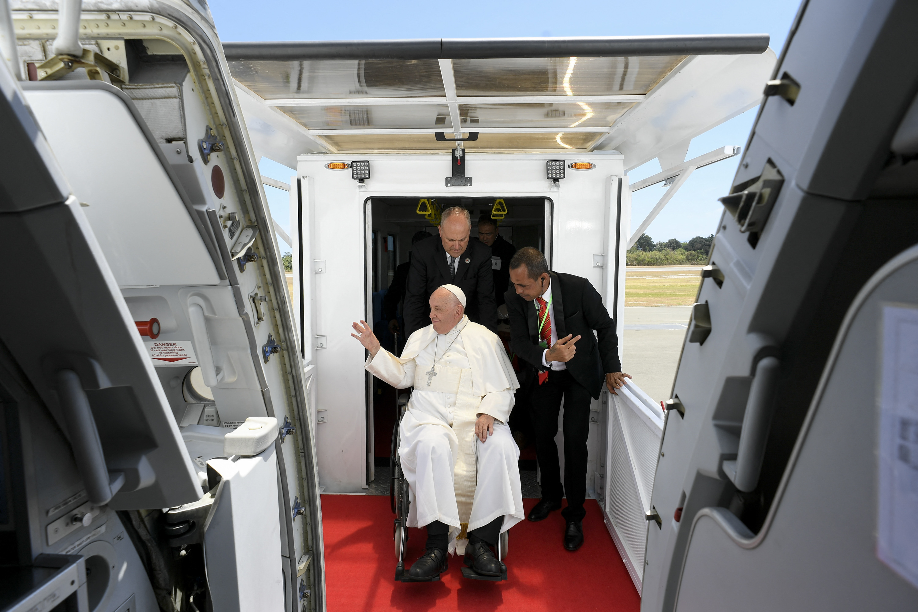 Pope leaves East Timor for Singapore, last stop of trip