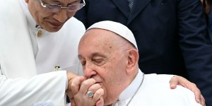 Pope blesses &#8216;tunnel of friendship&#8217; that literally links Jakarta mosque, cathedral