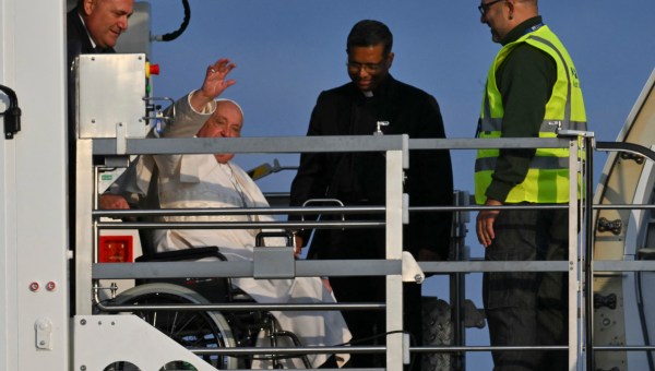Pope-Francis-arrives-to-board-his-plane-heading-to-Luxembourg-on-September-26-2024