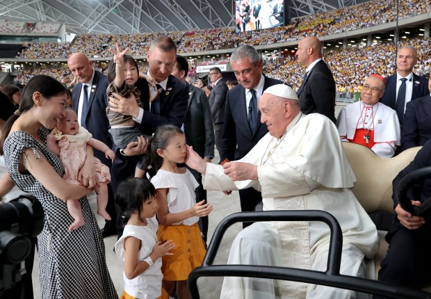 Pope-Francis-mass-National-Stadium-Singapore-MDDI