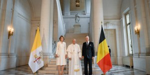 Pope in Belgium: Meets authorities, royals and &#8212; surprises the elderly 