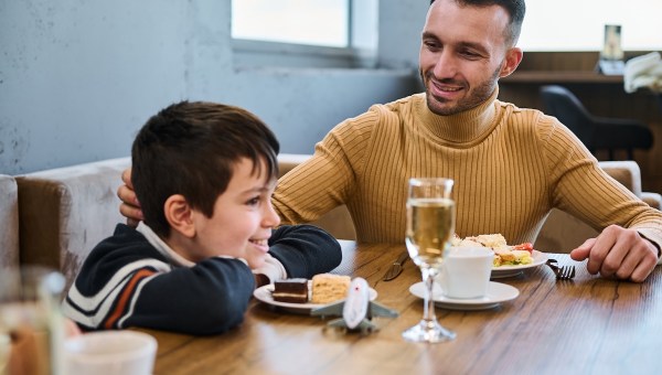 father son eating restaurant