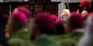At Synod&#8217;s closing Mass, Pope leads veneration of St. Peter&#8217;s Chair