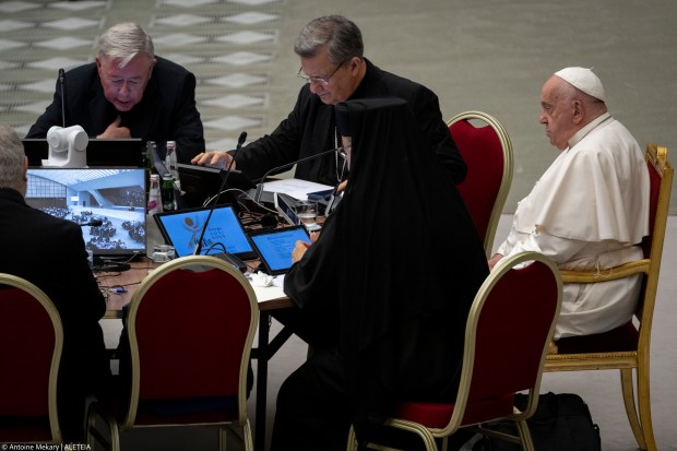 Pope-Francis-Synod-of-Bishops-Paul-VI-hall