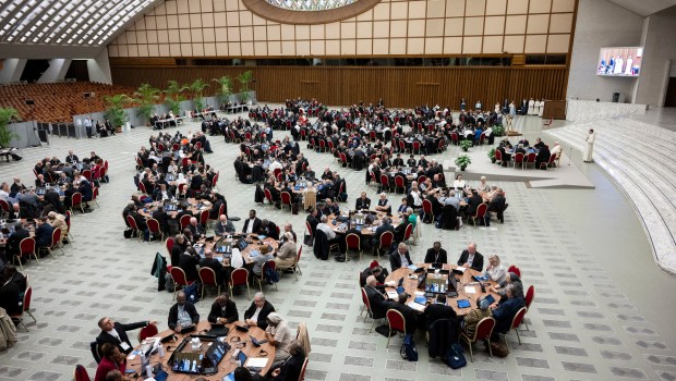 Pope-Francis-Synod-of-Bishops-Paul-VI-hall