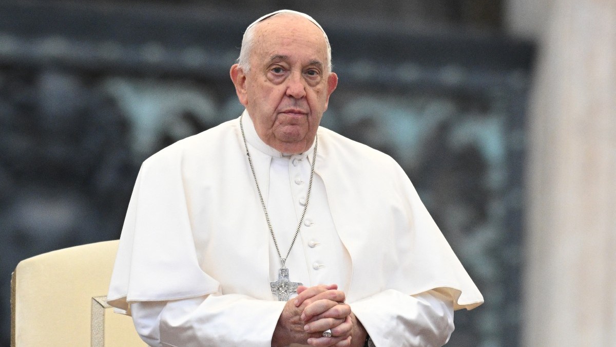 Pope-Francis-serious-and-prayerful-000_36KP6XN.jpg