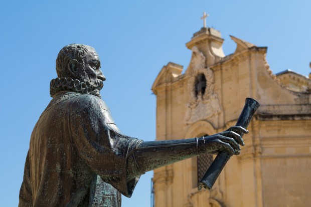 STATUE-MALTE-shutterstock
