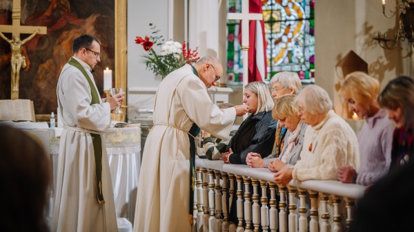 Eucharystia, sposób jej przyjmowania i wiara - badania w USA