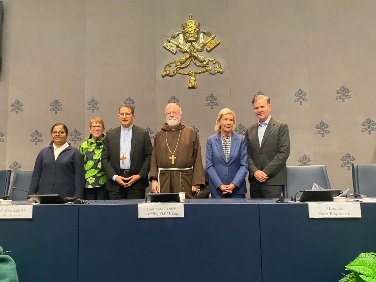 conferencia de prensa en el Vaticano para presentar el primer informe sobre la lucha contra los abusos en la Iglesia católica