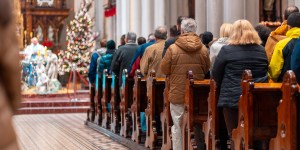 Study finds “warm, friendly encounters” key to filling pews