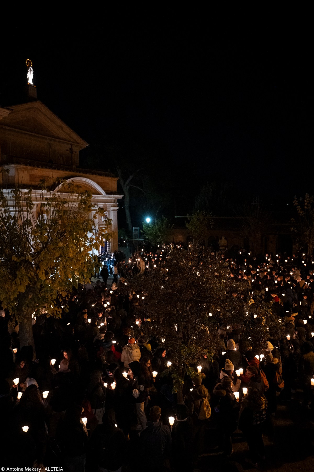 (Slideshow) 2024 Rome diocesan WYD adoration