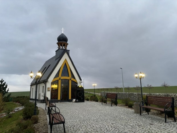 Kaplica adoracji zbudowana przez właściciela Eko-Okien