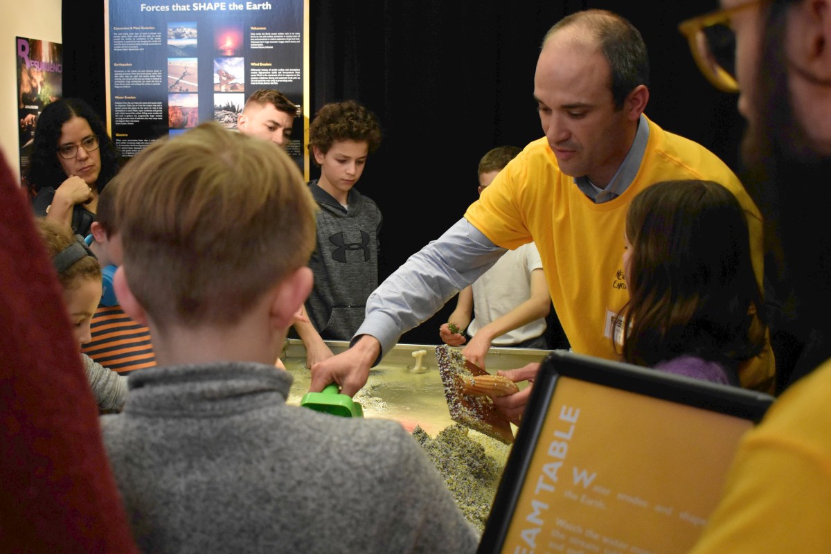 Kids visit geology exhibit at the 2023 New York Encounter