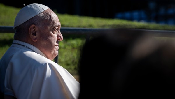 Pope arrives to Laurentino cemetery