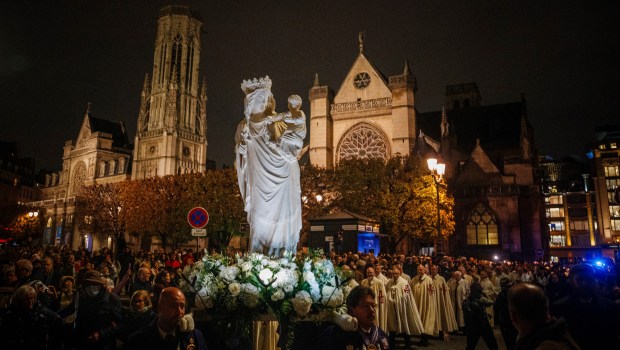The-Virgin-of-Paris-Notre-Dame-de-Paris-Cathedral