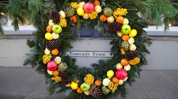 SLIDE TWO - Christmas wreaths from Colonial Williamsburg