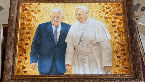 A-painting-depicting-Pope-Francis-with-President-Mahmoud-Abbas