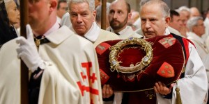 Crown of Thorns returns to Notre Dame of Paris