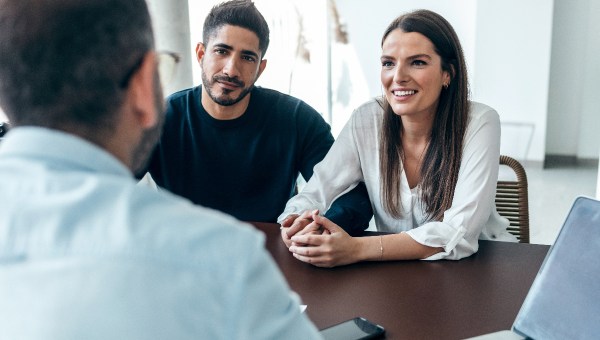 man-woman-plan-meeting-