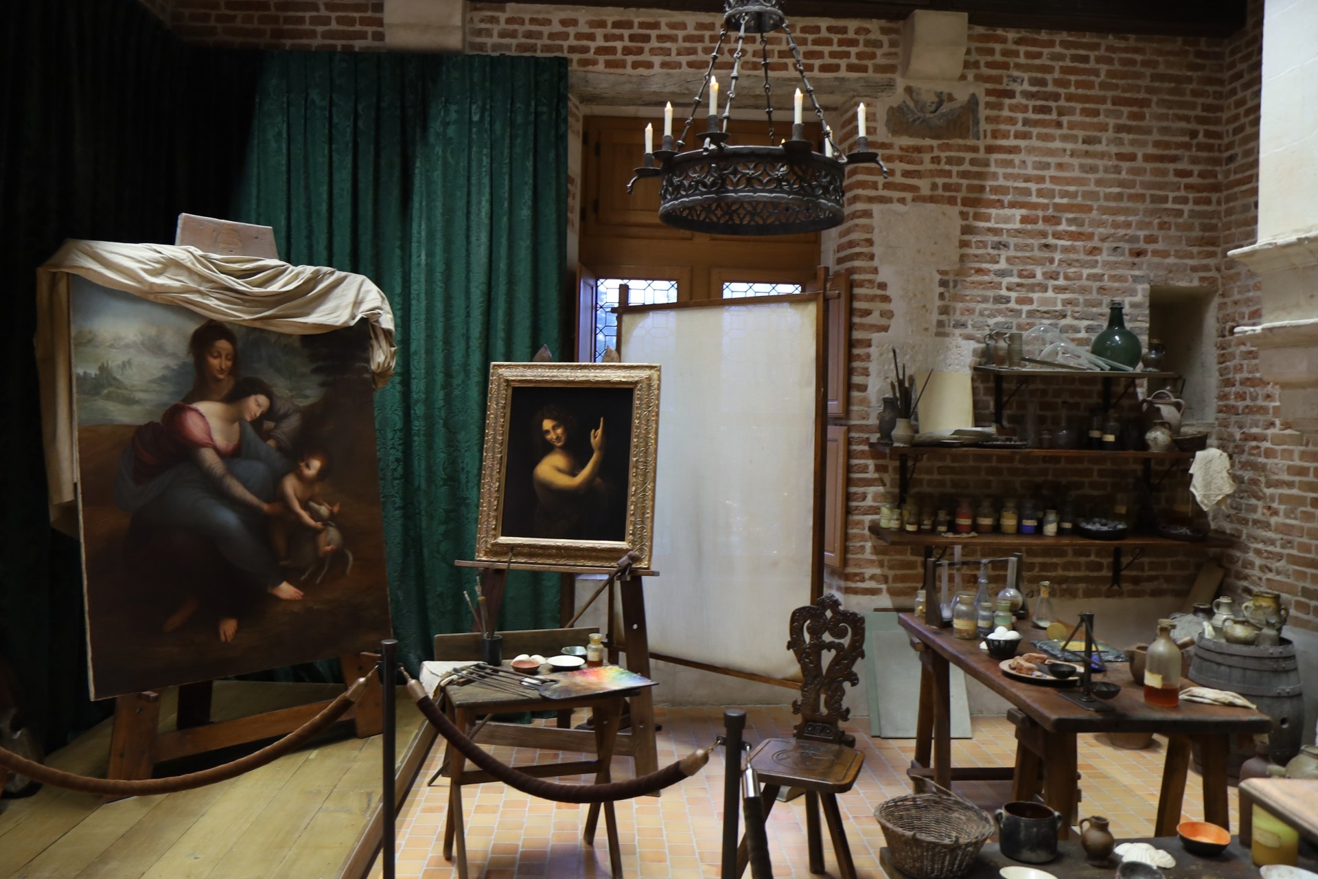 SLIDE 4 - Explore Leonardo da Vinci’s last home in France