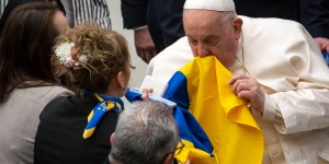 Pope speaks with Ukraine youth on video call