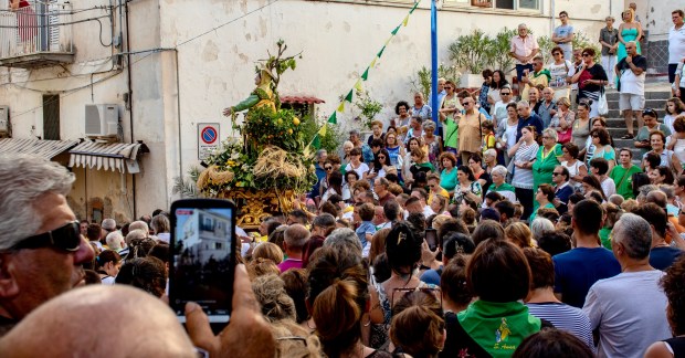 Procession through the streets of contemporary Naples