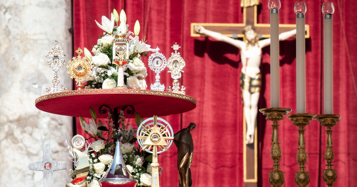 What should a Catholic do if they see a relic for sale?