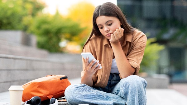 girl-phone-bored-sad-