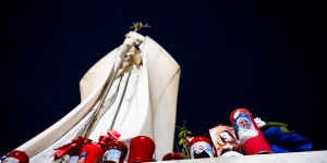 Pope has double pneumonia, continues to present &#8216;complex picture&#8217;