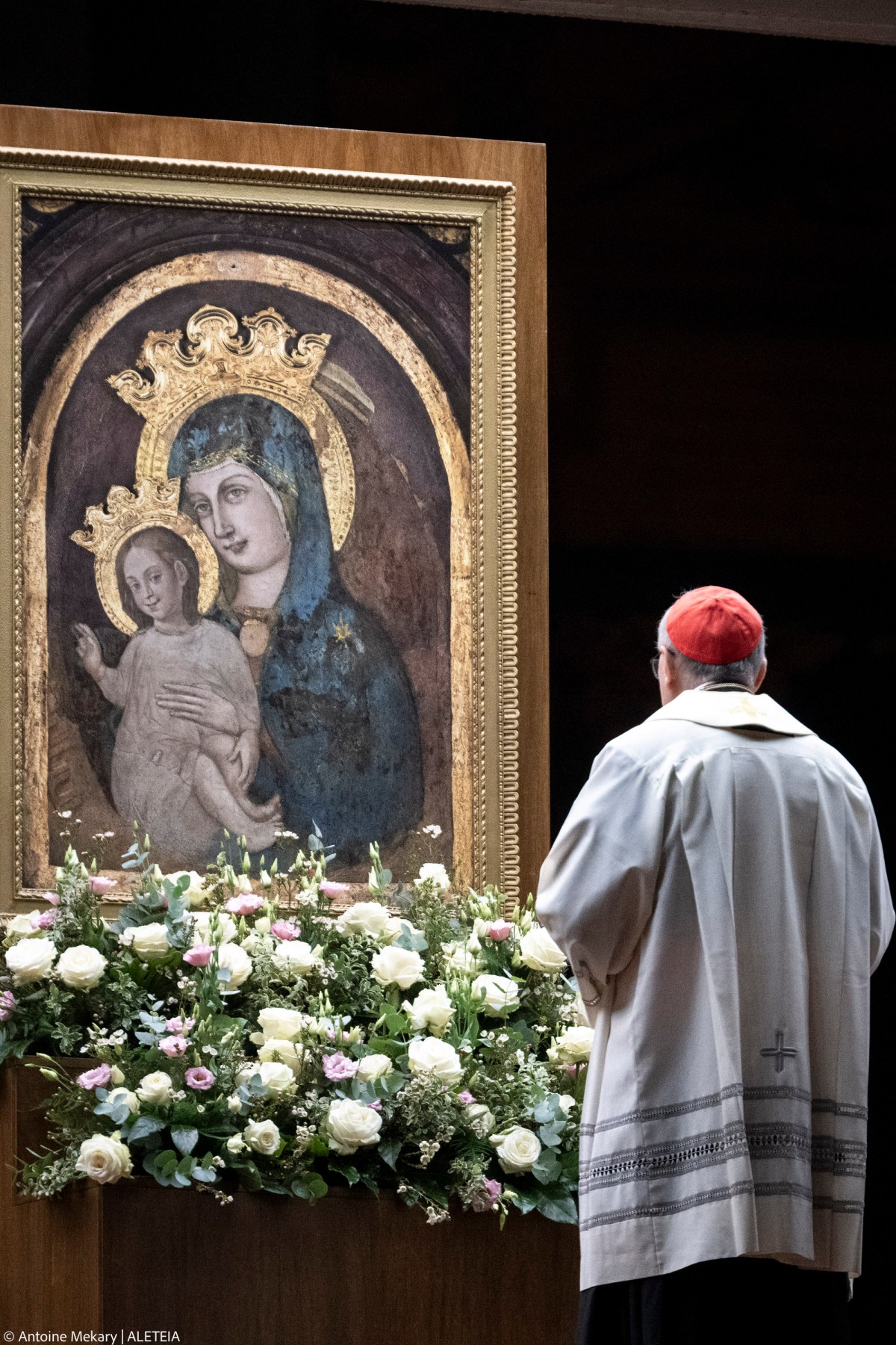 {"rendered":"(Slideshow) Parolin leads Rosary for Francis"}