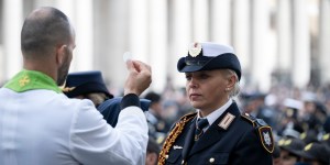 Pope praises police, military (Full text, photos)
