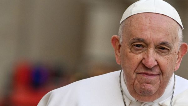 Papież Franciszek na Anioł Pański: dziękuje za modlitwę i modli się o pokój
