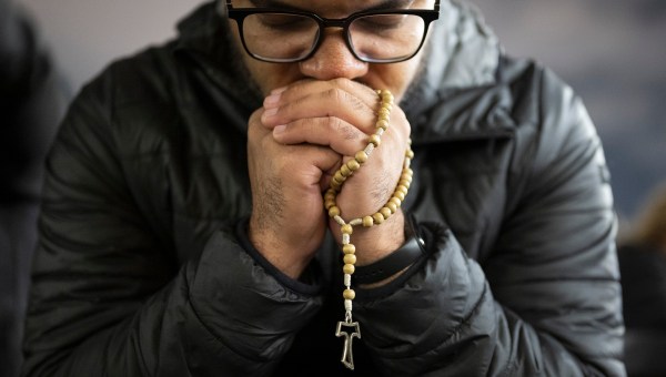 POPE-FRANCIS-HEALTH-HOSPITAL-ROSARY-PRAYER