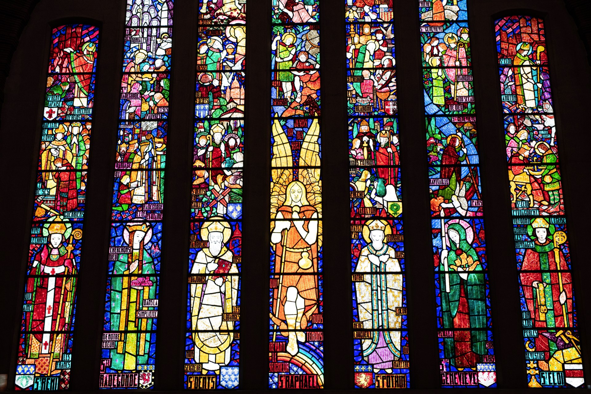 VITRAUX-SAINTE-ODILE-EGLISE-PARIS-shutterstock
